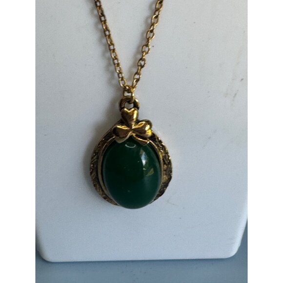 Vintage Jade Oval Pendant & Clover DetailGolplated Chain Boxed - Picture 2 of 7